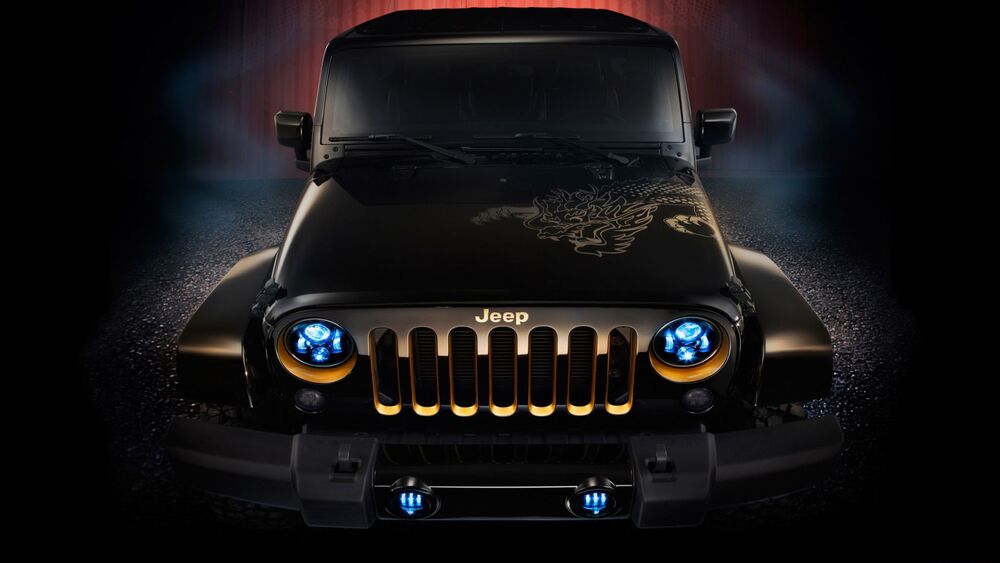 Обои для рабочего стола Черный джип 2014 Jeep Wrangler Unlimited Dragon Edition на чером фоне