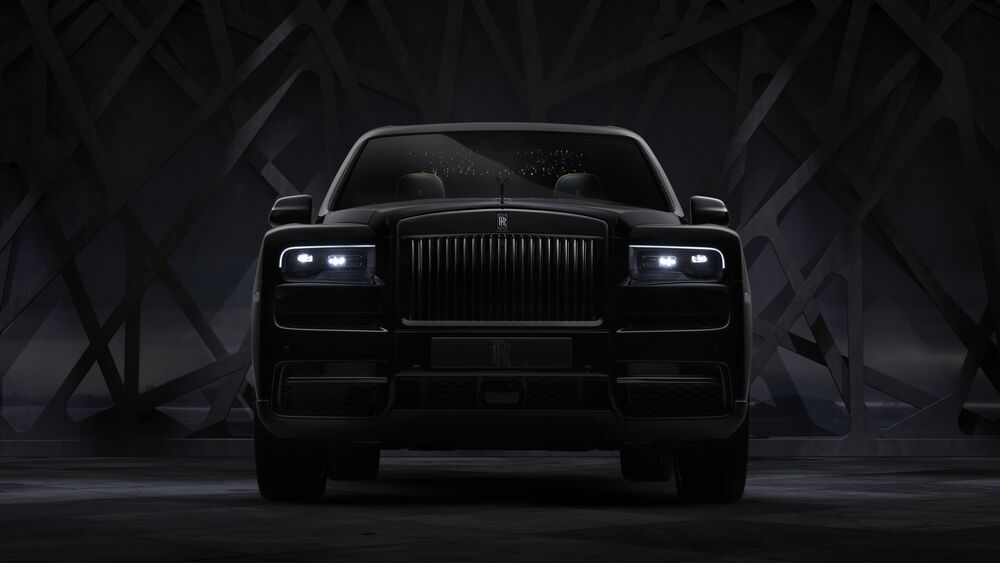 Обои для рабочего стола Черный Роллс-Ройс / Rolls-Royce Wraith на черном фоне