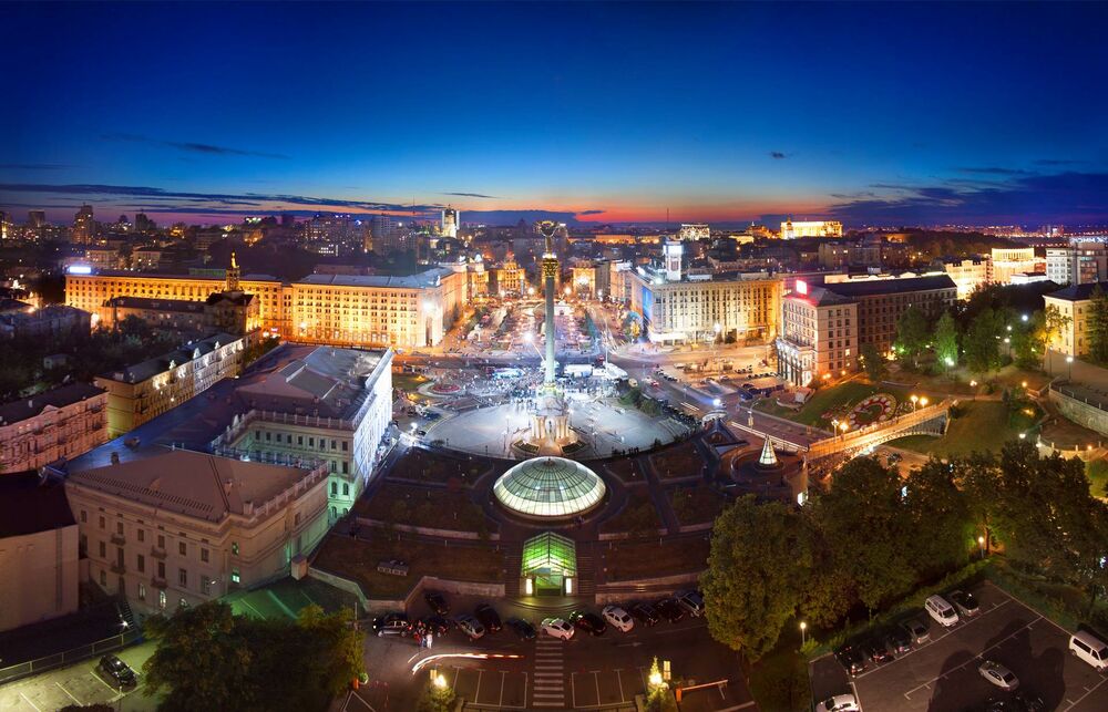 Обои для рабочего стола Вечерний Киев, Площадь Независимости, Майдан Незалежности, ночной город