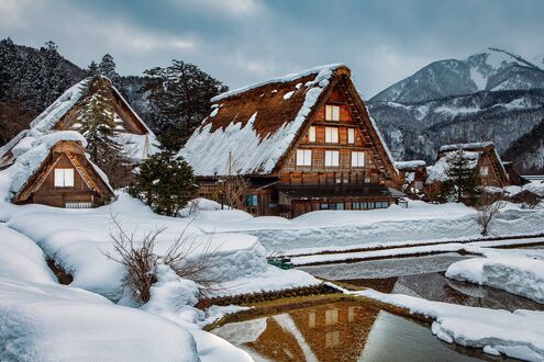 Обои на рабочий стол Winter House in Japan Shirakawa go