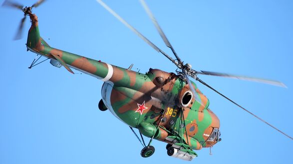Обои на рабочий стол Вертолет в небе ми8