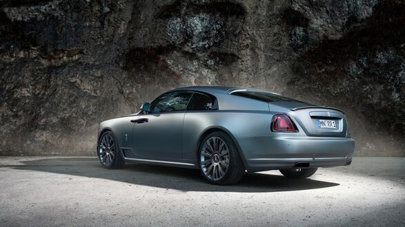 Обои на рабочий стол Rolls Royce серебристый