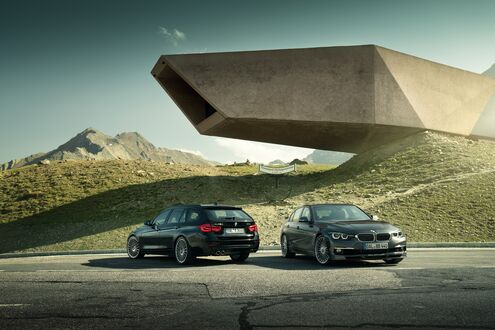 Обои на рабочий стол Два автомобиля BMW 2017 Alpina B3 S Bi-Turbo Touring и Alpina B3 S Bi-Turbo Limousine