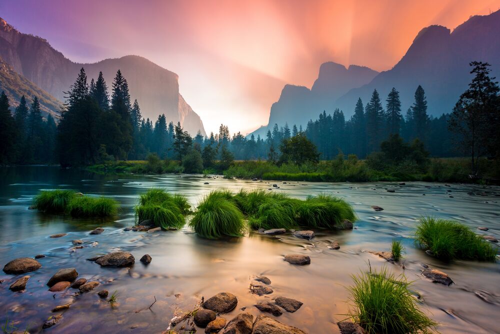 Обои для рабочего стола Розовый закат у горного озера в Yosemite National Park