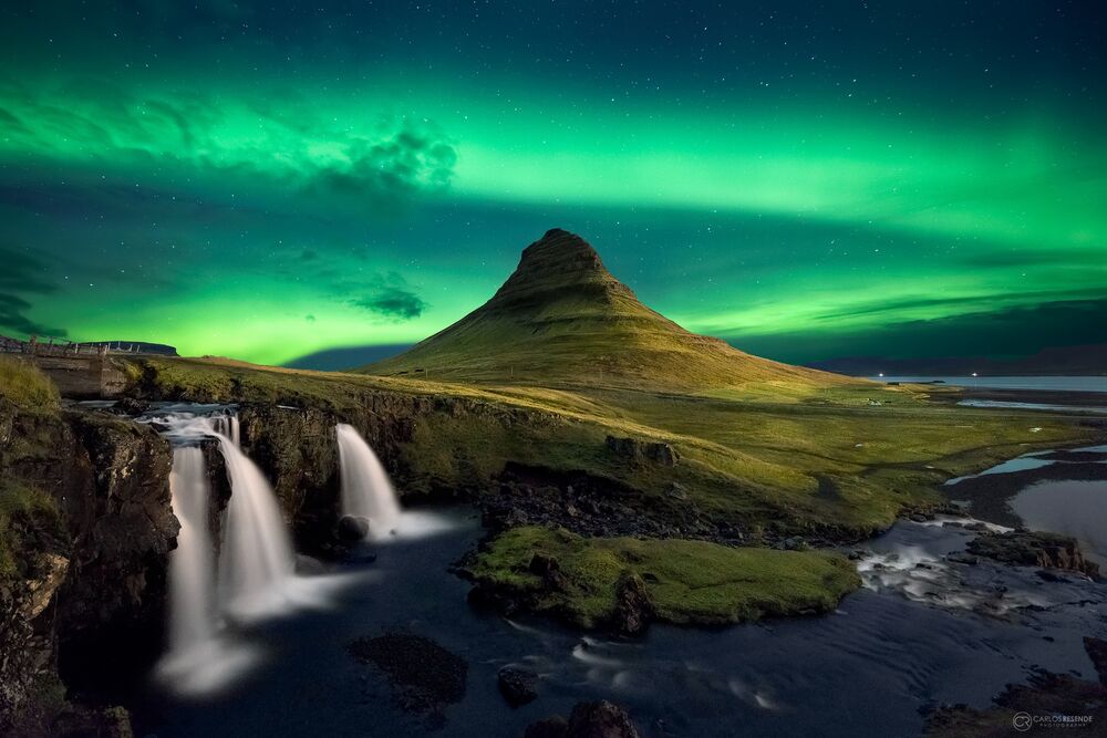 Обои для рабочего стола Waterfall near mountain with Northern Lights