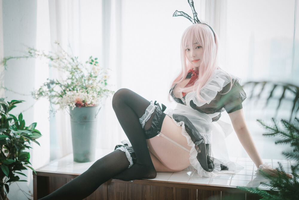 Обои для рабочего стола Model Bambi Jesuis In Maid Cosplay