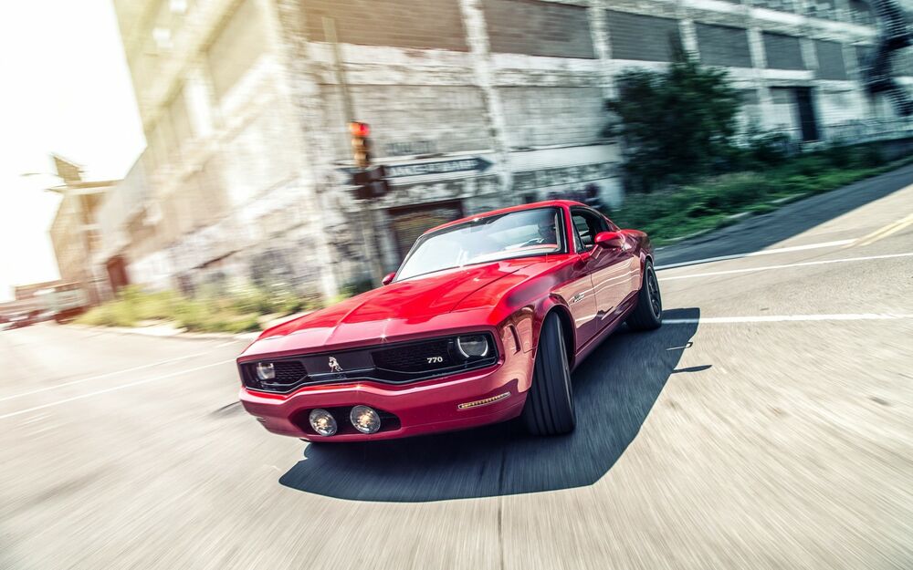 Обои для рабочего стола Chevrolet Camaro SS 770 красного цвета, на повороте