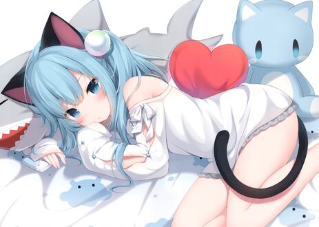 Обои на рабочий стол Nachoneko Virtual Youtuber / Виртуальный Ютубер с кошачьими ушками и хвостом лежит на постели, позади нее плюшевая акула, сердца и голубой плюшевый кот
