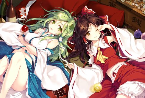 Обои на рабочий стол Kochiya Sanae / Кочия Санае и Hakurei Reimu / Хакурей Рейму лежат на полу, персонажи из серии компьютерных игр Touhou Project / Проект «Восток»