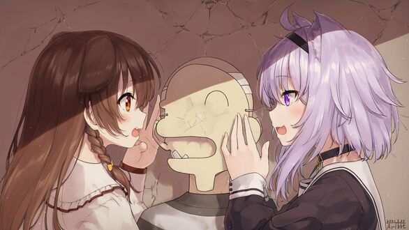 Обои на рабочий стол Korone Inugami / Коронэ Инугами с собачьими ушками стоит рядом с манекеном и Okayu Nekomata / Окаю Нэкомата с кошачьими ушками, Virtual Youtuber / Виртуальный Ютубер, персонаж из аниме Holo no Graffiti / Граффити стоя у стены