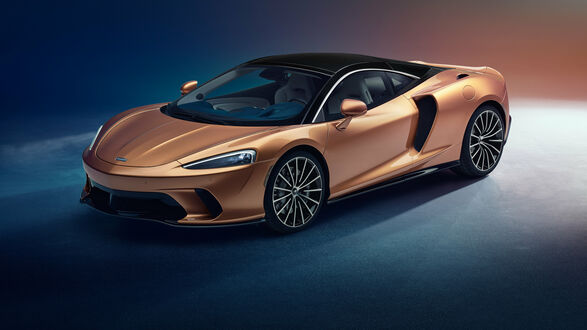 Обои на рабочий стол McLaren GT SportsCar в оранжевом цвете