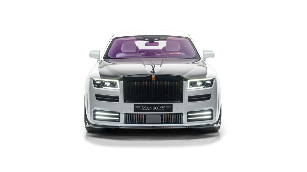 Обои для рабочего стола Серебристый Rolls Royce Ghost 2021 от Mansory на белом фоне