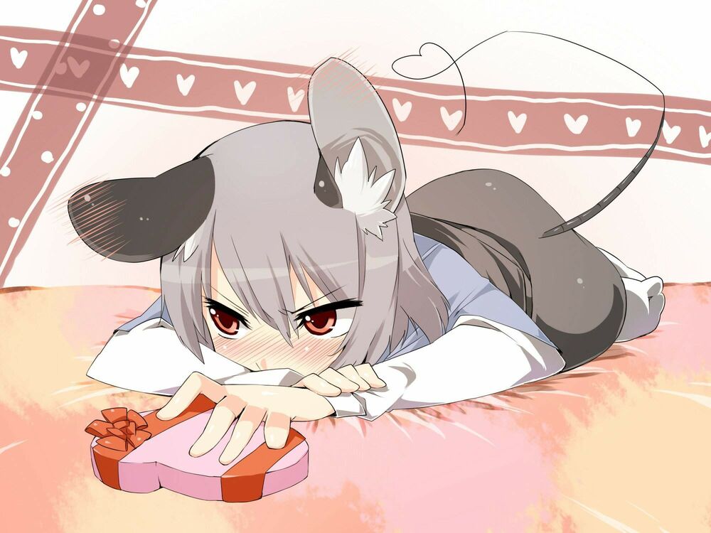 Обои для рабочего стола Nazrin / Назрин из игры Touhou Project / Тохо лежа на кровати смущается положив руку на сердце
