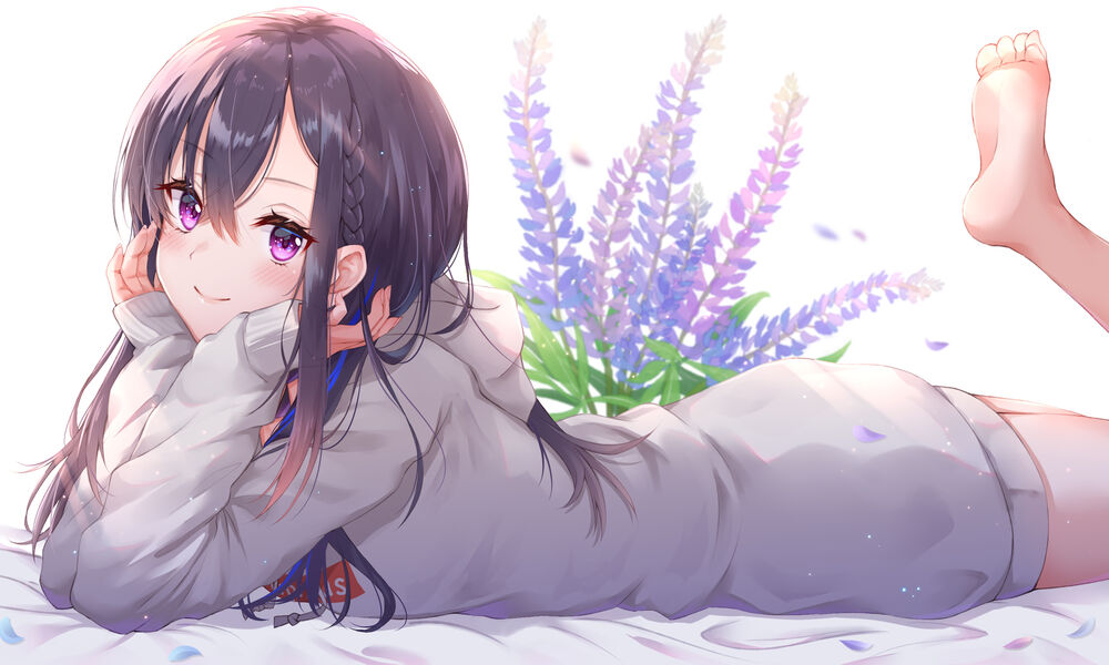 Обои для рабочего стола Ichinose Uruha / Ичиносэ Уруха, Virtual Youtuber / Виртуальный Ютубер лежит на животе в постели на фоне котовника фассена