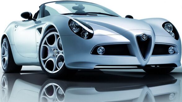Обои на рабочий стол Alfa Romeo на зеркальном полу