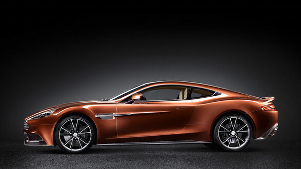 Обои на рабочий стол Красный Aston Martin сбоку на сером фоне