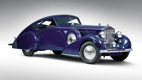 Обои на рабочий стол Фиолетовый Rolls Royce 1937 года на белом фоне