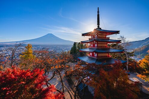 Обои на рабочий стол Погода Senso-ji / сэнсо-дзи на фоне горы Fujiyama в солнечный осенний день, Japan / Япония