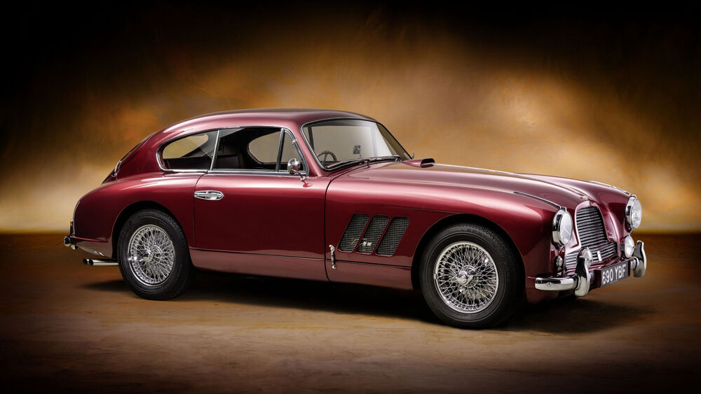Обои для рабочего стола Красный ретро Aston martin