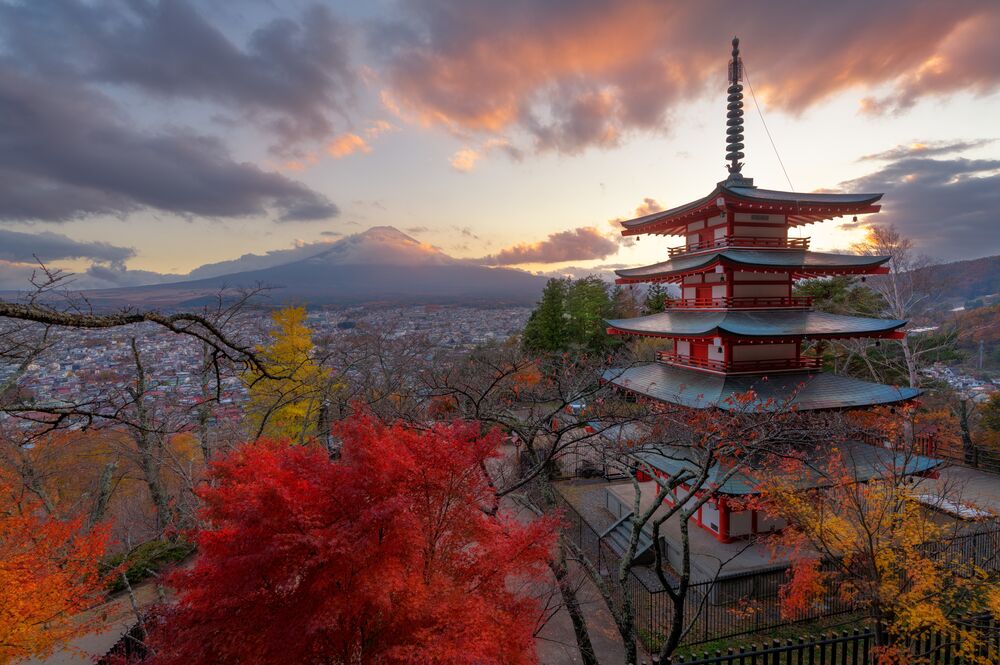 Обои для рабочего стола Пагода Senso-ji на фоне заката и горы Fujiyama, япония / japan