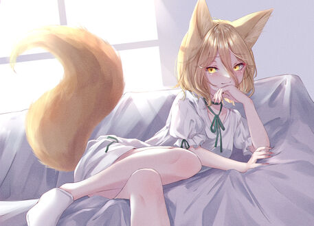 Обои на рабочий стол Tsukasa Kudamaki / Цукаса Кудамаки из игры Тохо / Touhou Project / Проект Восток сидит на диване