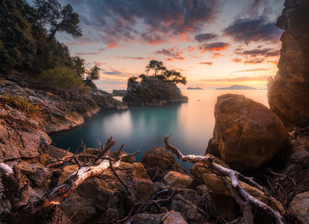 Обои для рабочего стола Ligurian coast, italy / Лигурийское побережье, Италия во время заката
