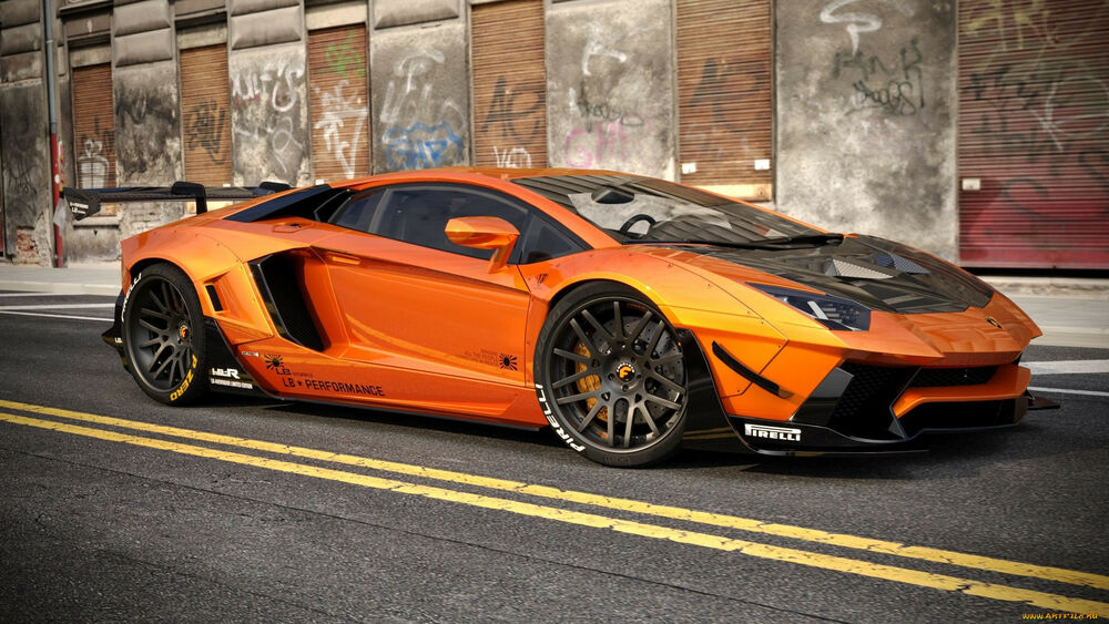 Обои для рабочего стола Оранжевая Lamborghini Aventador на дороге у дома