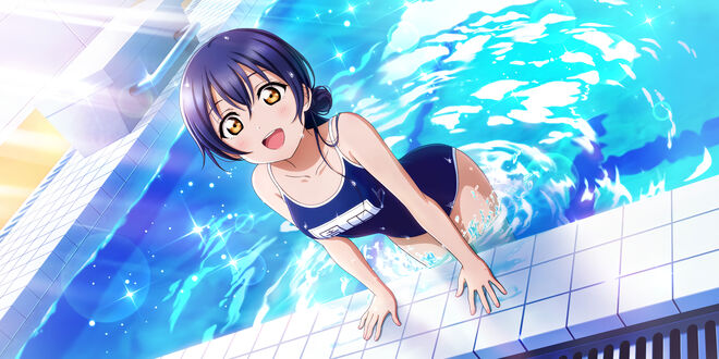 Обои на рабочий стол Umi Sonoda / Уми Сонода персонаж из мультимедийного проекта Love Live! School Idol Project / Живая любовь! Проект «Школьный идол» стоит в бассейне