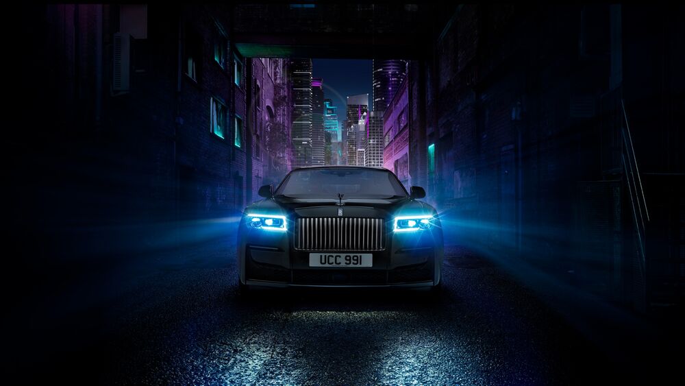 Обои для рабочего стола Rolls Royce в ночном городе