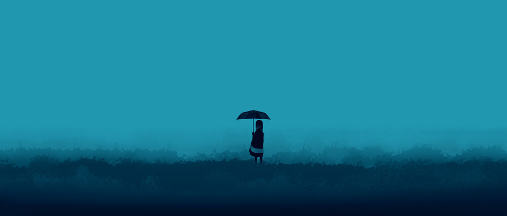 Обои для рабочего стола Одинокая девочка с зонтом стоит в траве среди тумана
