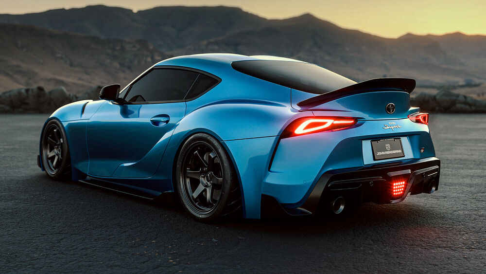Обои для рабочего стола Синяя Toyota Supra стоит на дороге на фоне гор