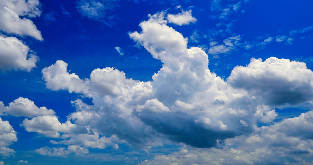 Обои для рабочего стола Белые облака на голубом небе