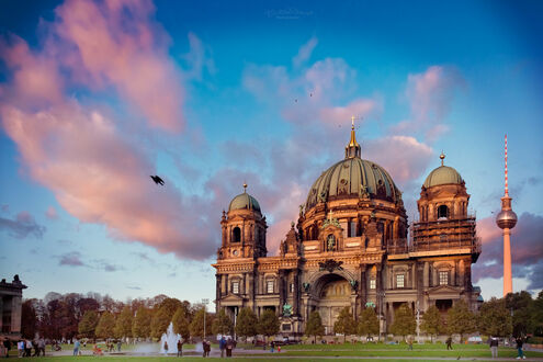 Обои на рабочий стол Берлинский собор и Функтурм / Berliner Dom, Museumsinsel в вечернем свете