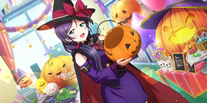 Обои на рабочий стол Нодзоми Тодзе / Toujou Nozomi из аниме Живая любовь! / Love Live со светильником Джека в руках