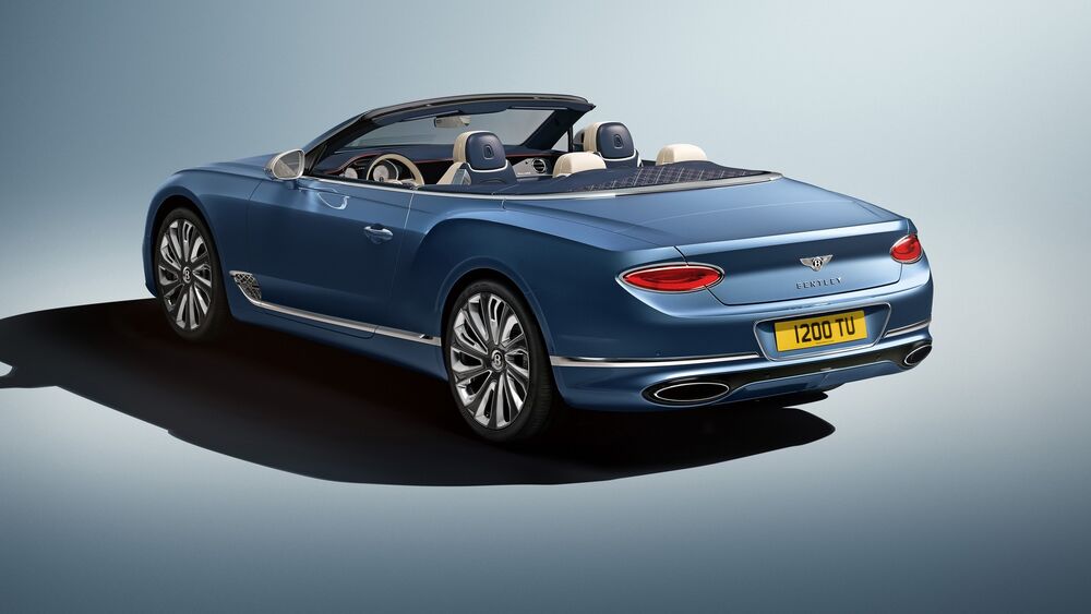 Обои для рабочего стола Синий Bentley кабриолет на сером фоне