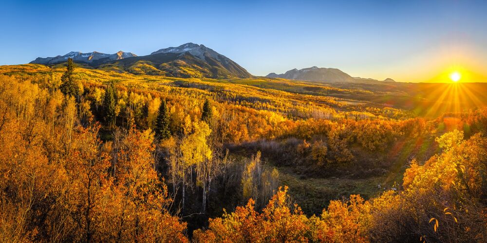 Обои для рабочего стола Закат солнца над осенним лесом, Колорадо / Colorado