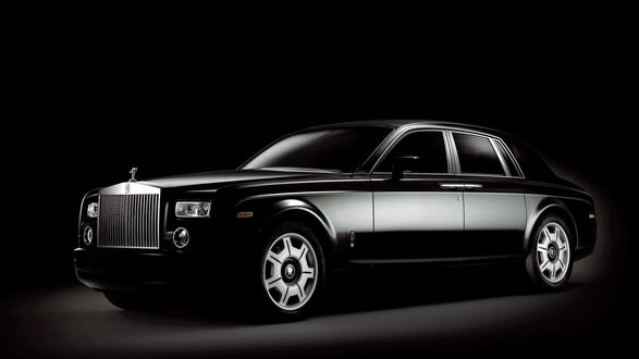Обои на рабочий стол Черный Роллс-Ройс / Rolls-Royce на черном фоне