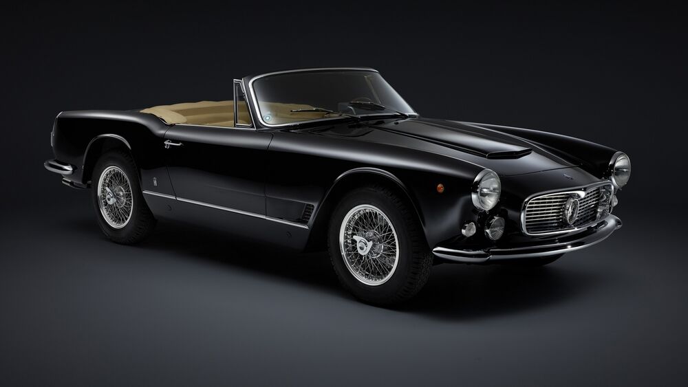 Обои для рабочего стола Черная Maserati на черном фоне