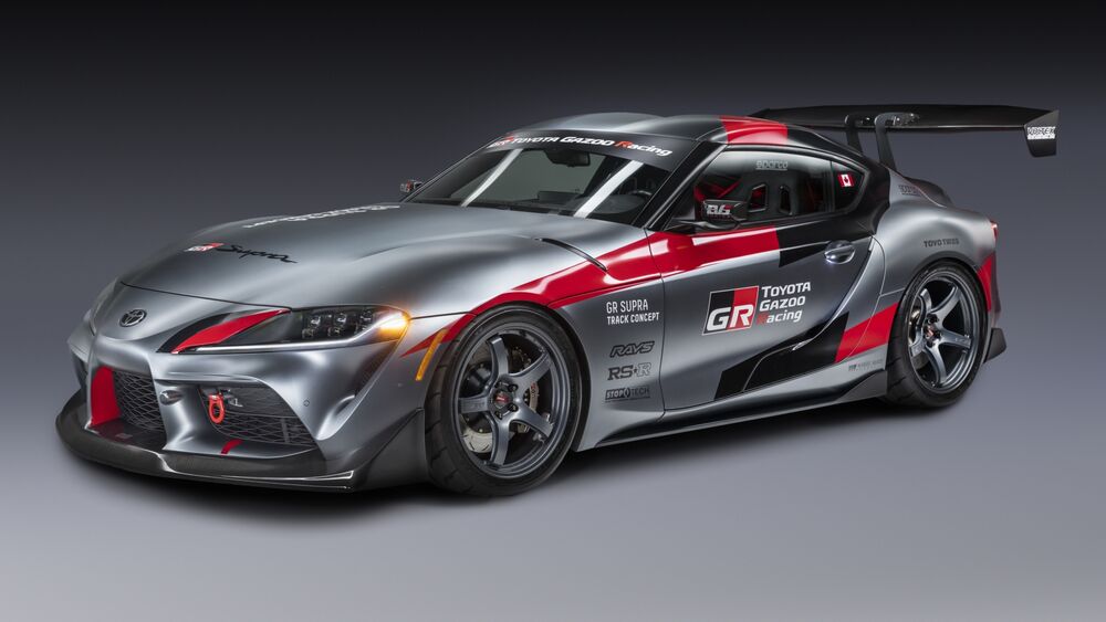 Обои для рабочего стола Спортивная Toyota на сером фоне