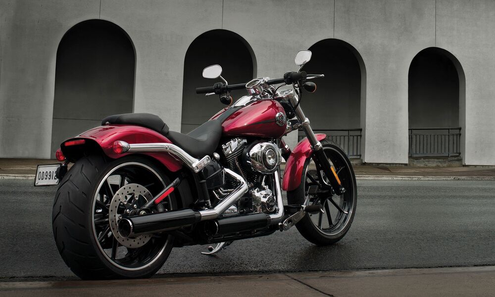 Обои для рабочего стола Красный мотоцикл Harley Davidson