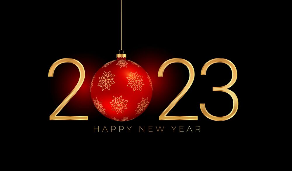 Обои для рабочего стола Новогодний шар и цифры нового 2023 года с надписью Happy new year / счастливого нового года