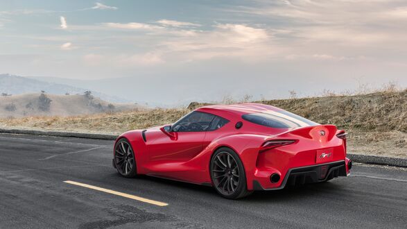 Обои на рабочий стол Красная Toyota Supra сзади на автостраде
