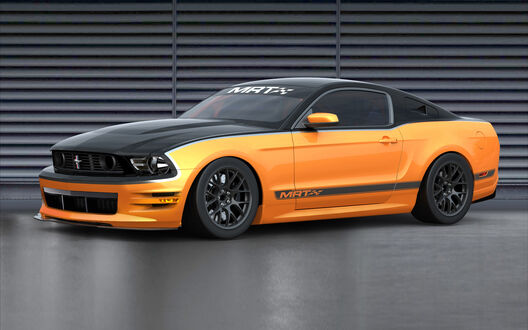 Обои на рабочий стол Ford Mustang / Форд Мустанг черно-желтого цвета