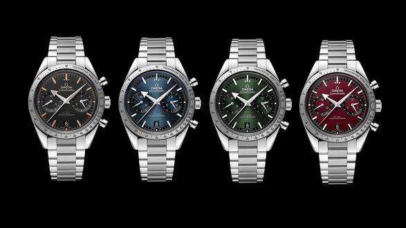 Обои на рабочий стол Разноцветные часы Omega Speedmaster на черном фоне