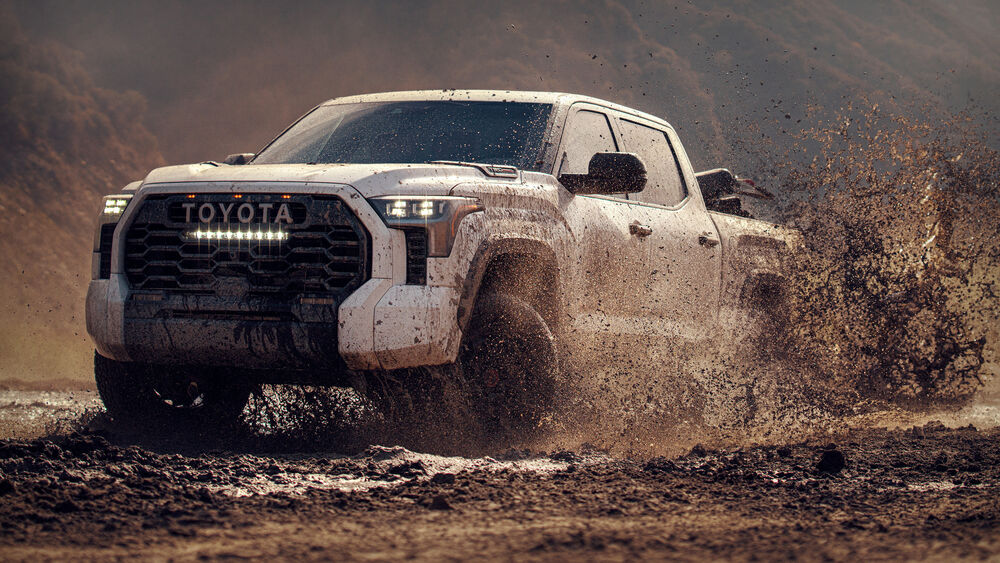 Обои для рабочего стола TOYOTA внедорожник в грязи