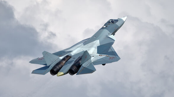 Обои на рабочий стол Су 57 сзади срееди облаков