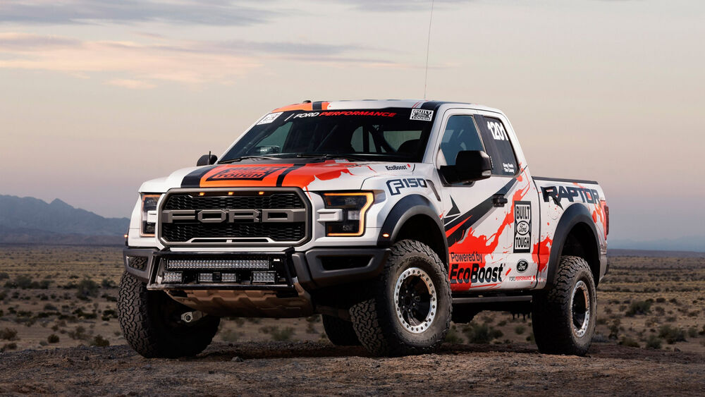 Обои для рабочего стола Ford Raptor стоит пустыни