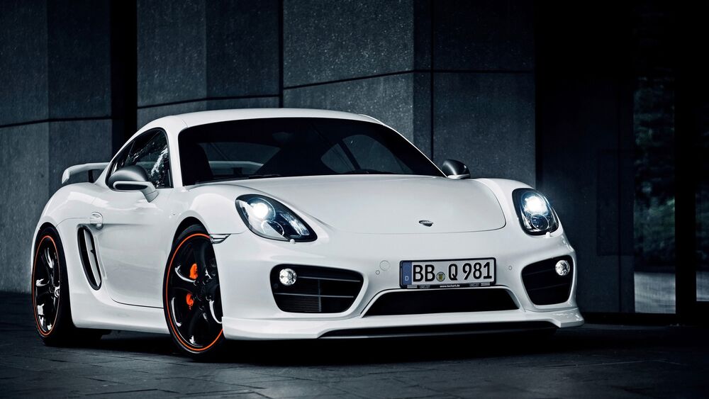 Обои для рабочего стола Белый Porche крупгым планом у серой стены дома