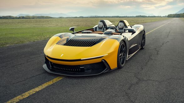 Обои на рабочий стол Желтый Pininfarina B95 Прототип на дороге