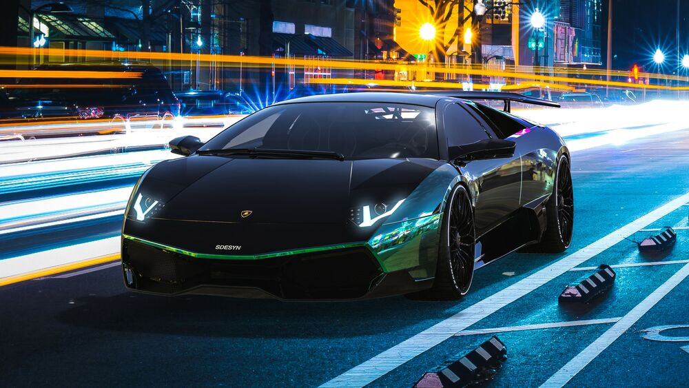 Обои для рабочего стола Черный Lamborghini Murcielago Custom на оживленной улице с плотным трафиком